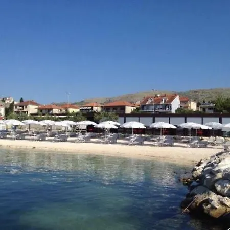 Apartment Seafront Ana *