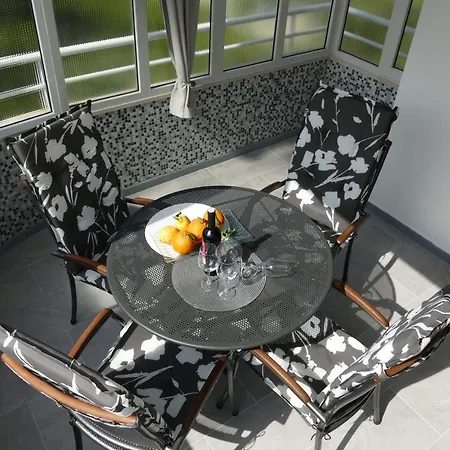 Apartment Seafront Ana *